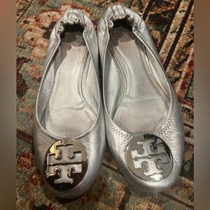 Tory Burch Reva silver leather ballet flats. Size 8.5